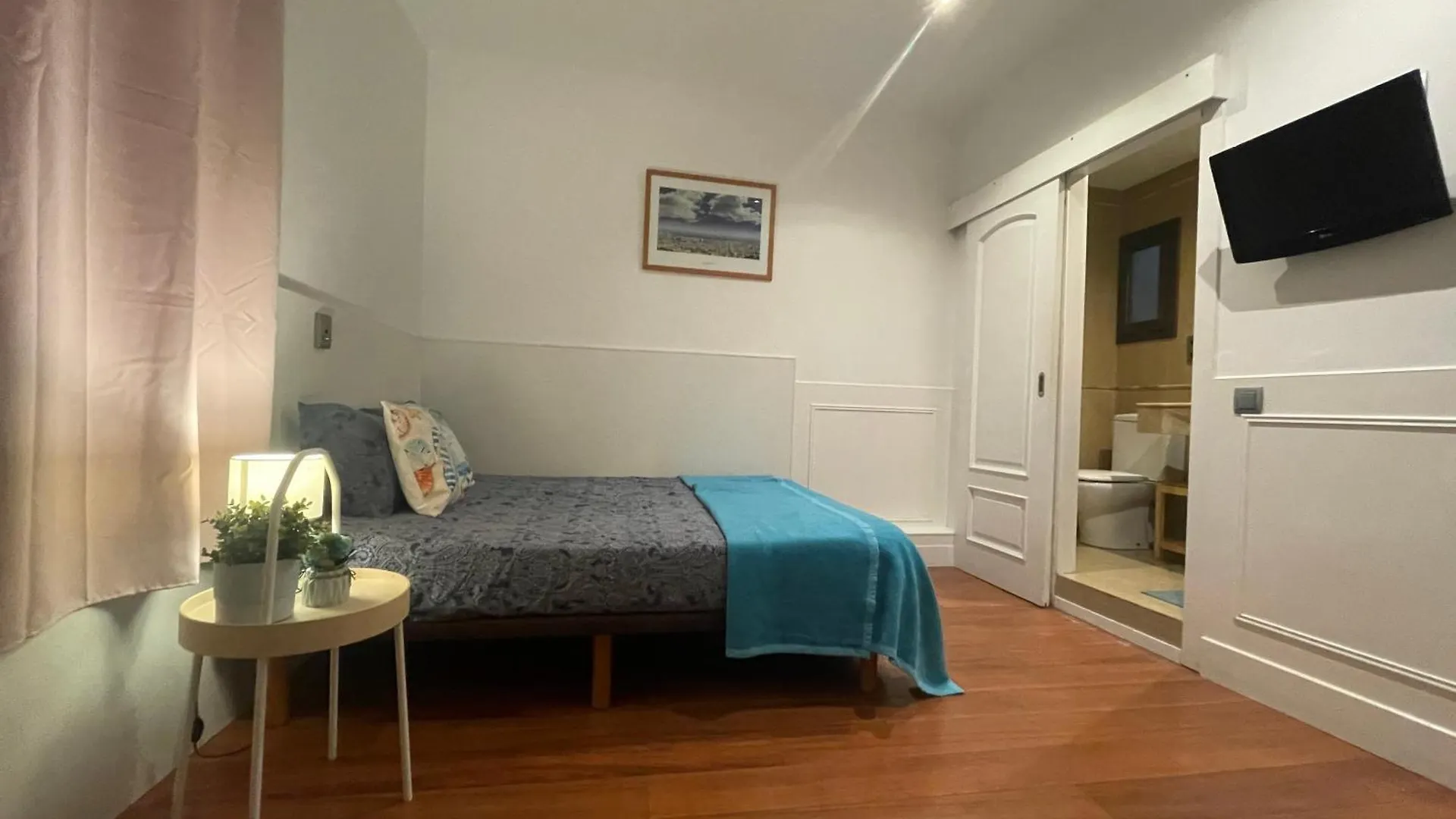 Moll De La Fusta Rooms Barcelona Hostel