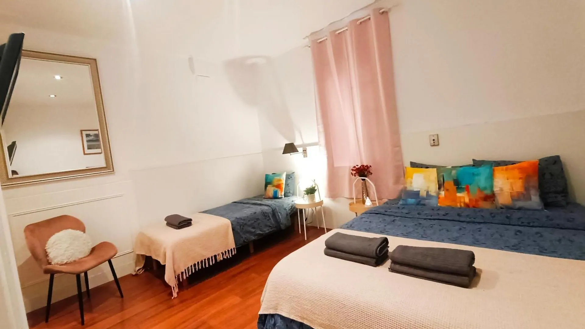 Moll De La Fusta Rooms contacts